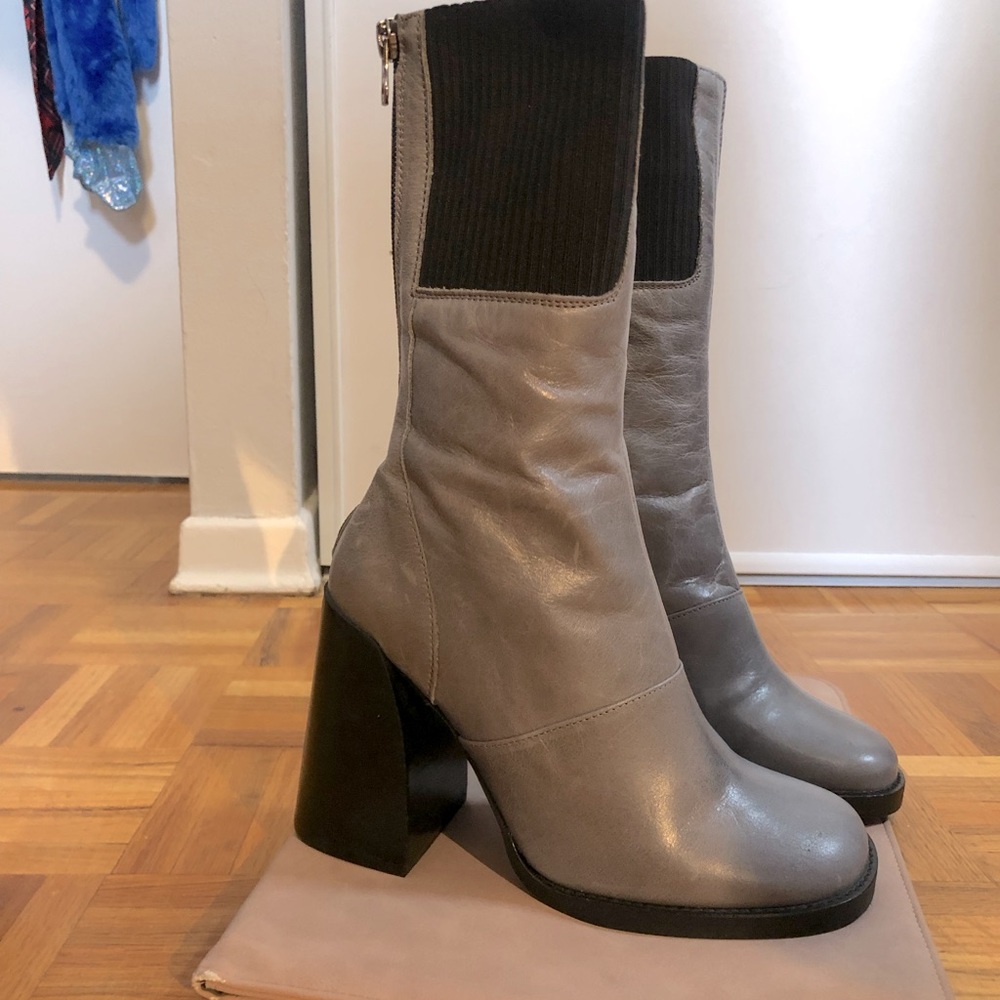 L’intervalle leather ankle boots in size 38 (7.5 US or 5 UK)